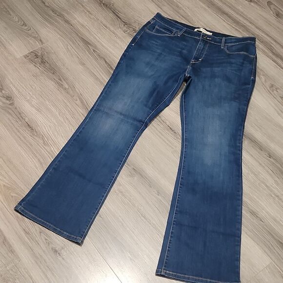 EUC Levis 515 Medium Blue Bootcut Jeans - Picture 7 of 9